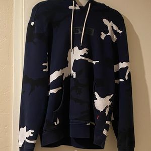 levi’s camo hoodie